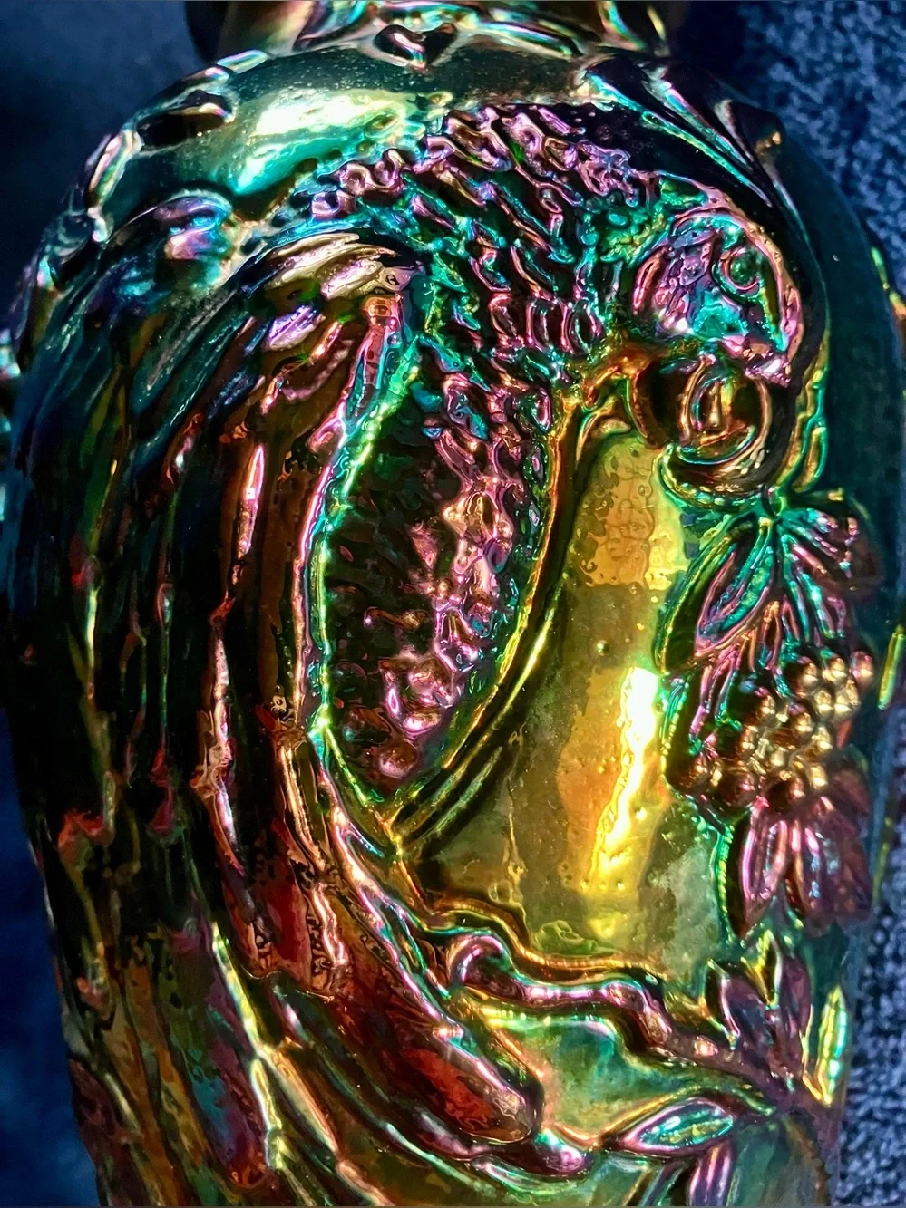 🦜 VTG Fenton Rainbow Iridescent Green Carnival Glass Parrot Vase 14”